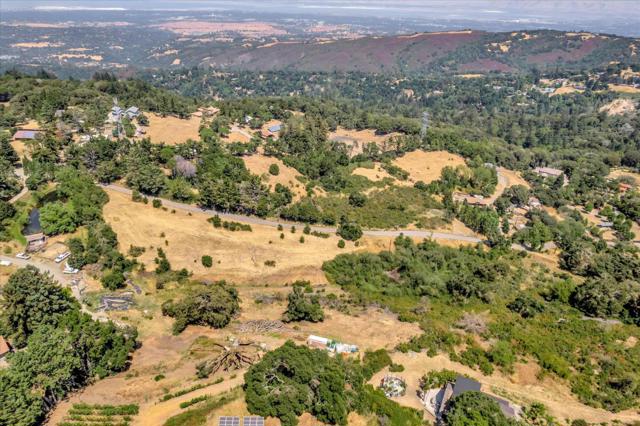 220 Heacox Road, Woodside CA: https://media.crmls.org/mediaz/5c9c2ea9-9db6-4c34-b39f-2a82e48d89dd.jpg