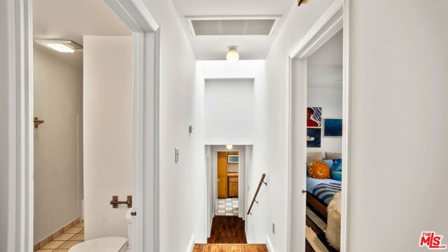 6155 Poppy Peak Drive, Los Angeles CA: https://media.crmls.org/mediaz/5c9c399b-77eb-470e-9843-9c27e29f5198.jpg