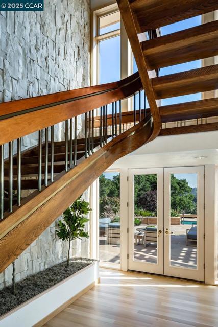 1177 Estates Dr, Lafayette CA: https://media.crmls.org/mediaz/5c9cac98-3cac-427b-940d-624f8a46d8f6.jpg