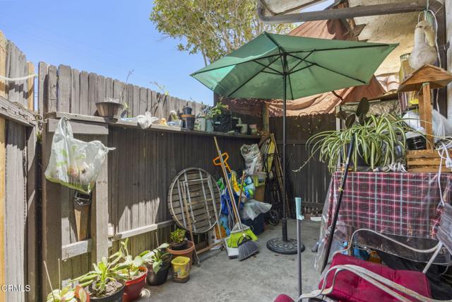 1401 Glenwood Drive, Oxnard CA: https://media.crmls.org/mediaz/5c9ccf24-91b6-4bab-a06e-0e55d7854739.jpg