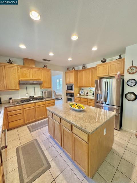5114 Rasmussen Way, Fairfield CA: https://media.crmls.org/mediaz/5c9d00af-e6df-4bdf-8cab-254d50413e2c.jpg