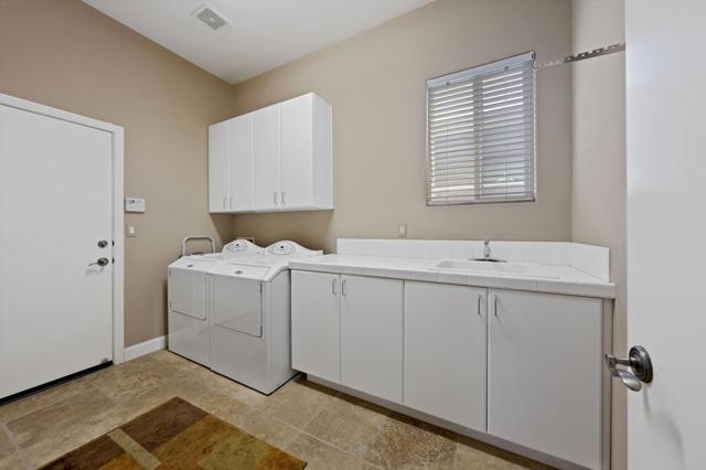 81650 Tiburon Drive, La Quinta CA: https://media.crmls.org/mediaz/5c9db3b6-6168-4d7d-9b4d-36968b3a8d1e.jpg