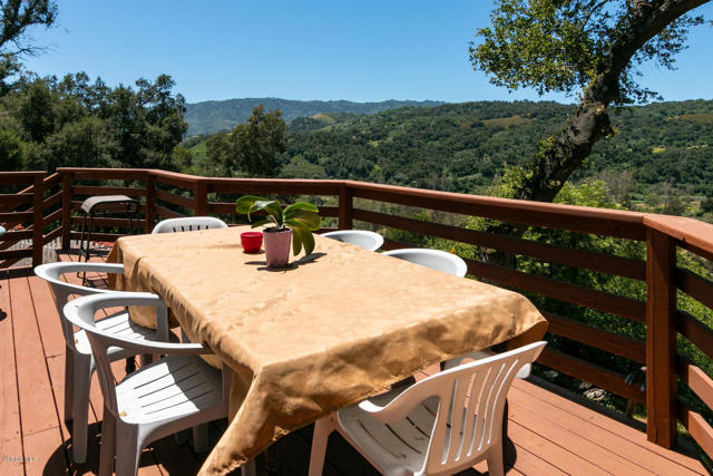 250 Verde Oak Drive, Oak View CA: https://media.crmls.org/mediaz/5c9def8d-b515-42f9-85ec-6f3bc7da22bf.jpg