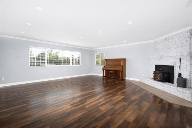 1355 Franklin Lane, Ramona CA: https://media.crmls.org/mediaz/5c9e283f-e759-48f4-8708-40bbb778fc86.jpg