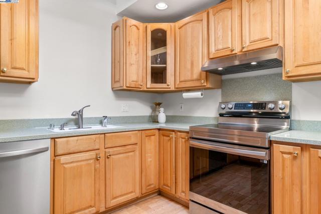 4749 Montreal Dr, San Jose CA: https://media.crmls.org/mediaz/5c9e3a3f-551f-4d90-bdb6-cf63c2f4512b.jpg