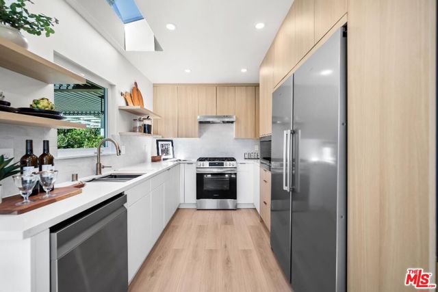 3260 Sagamore Way, Los Angeles CA: https://media.crmls.org/mediaz/5c9e9cbc-8230-46eb-a608-37343926c982.jpg