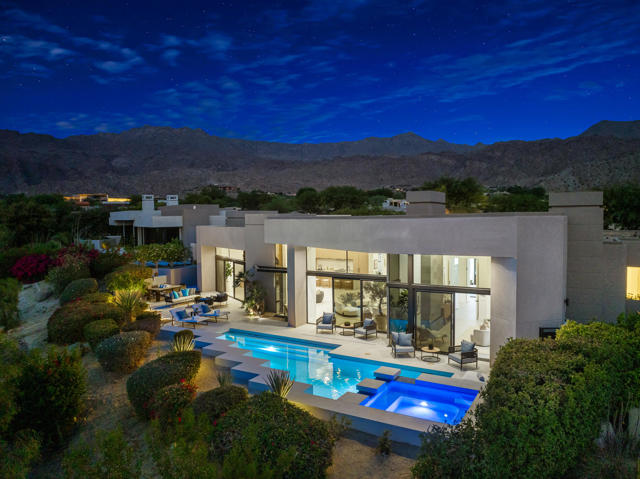 160 Kiva Drive, Palm Desert CA: https://media.crmls.org/mediaz/5c9f0e29-e5af-4977-9736-43b22325996f.jpg