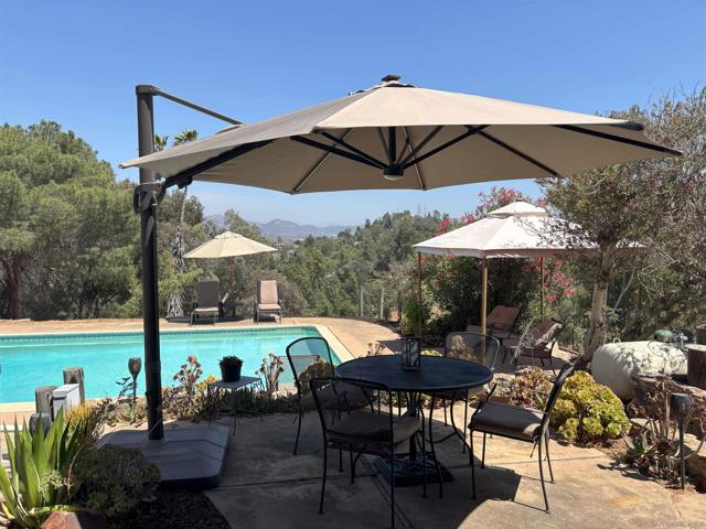11249 Valle Vista Rd, Lakeside CA: https://media.crmls.org/mediaz/5c9f2280-9313-47bd-80aa-3f32914b9f8a.jpg