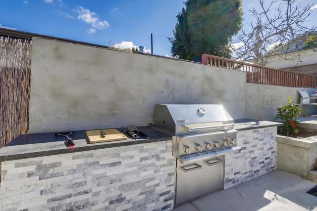 Detail Gallery Image 7 of 31 For 3749 Kingsley St, San Diego,  CA 92106 - 4 Beds | 4 Baths