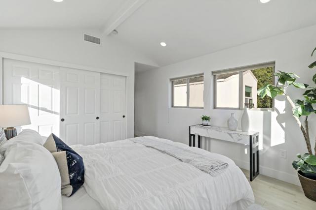 303 Lakeview Way, Redwood City CA: https://media.crmls.org/mediaz/5c9fad85-592c-4e01-a515-a75445b6e24f.jpg