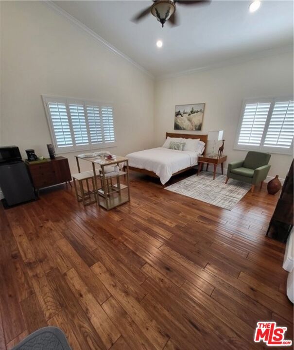 4956 Doman Avenue, Tarzana CA: https://media.crmls.org/mediaz/5c9fbfc5-0266-4fff-9e45-ded144c73683.jpg