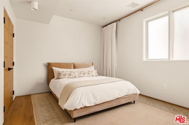 2341 Wilson Avenue, Venice CA: https://media.crmls.org/mediaz/5c9fe7be-d6e6-462c-8f45-3262ad9ece38.jpg