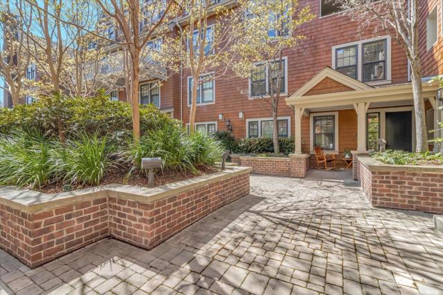 325 Channing Avenue, Palo Alto CA: https://media.crmls.org/mediaz/5ca0a43d-4959-4085-839a-3a7f16d2131b.jpg