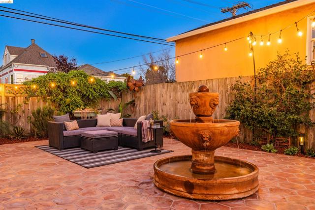 1136 Marin Ave, Albany CA: https://media.crmls.org/mediaz/5ca0cfe1-b980-4182-a4e7-381b6181d005.jpg