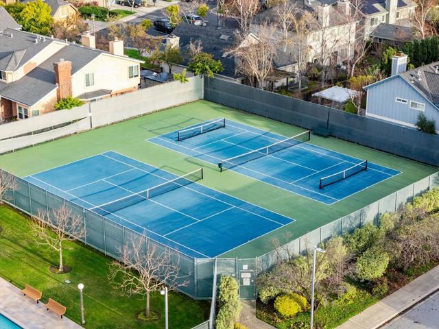 704 Prescott Lane, Foster City CA: https://media.crmls.org/mediaz/5ca0f2e2-60bf-470a-85e3-589a42ad46d8.jpg