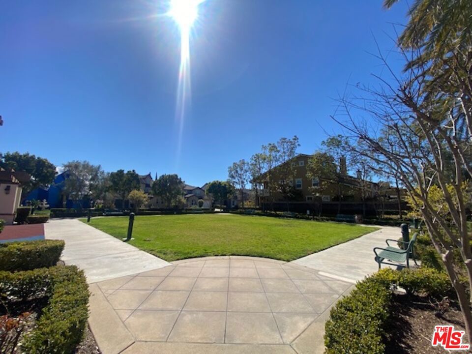 https://media.crmls.org/mediaz/5ca1887c-fe20-42ae-88bb-b91280f91e07.jpg?preset=X-Large