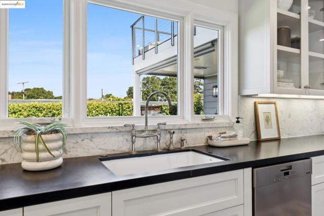 412 Scenic Avenue, Piedmont CA: https://media.crmls.org/mediaz/5ca20c4d-c560-4e54-b081-49c1983e3c0a.jpg