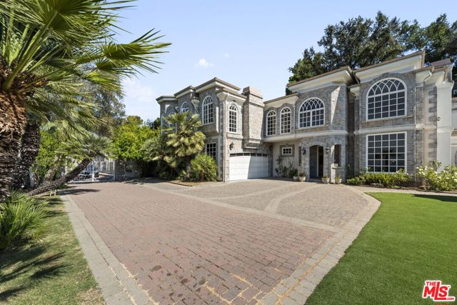 14330 Mulholland Drive, Los Angeles CA: https://media.crmls.org/mediaz/5ca21b01-fae0-4bb7-823b-441a948c3412.jpg