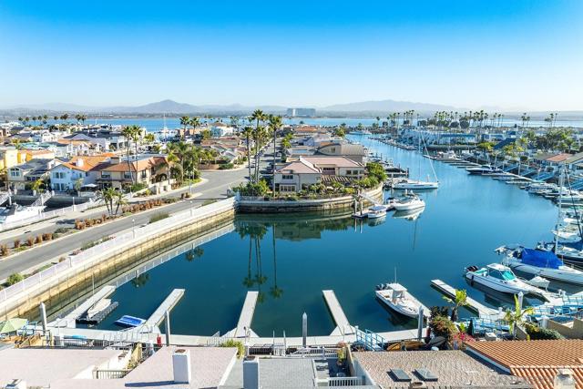 85 Catspaw Cpe, Coronado CA: https://media.crmls.org/mediaz/5ca2692a-b62d-4a44-bfbc-dc5ec1bfd702.jpg