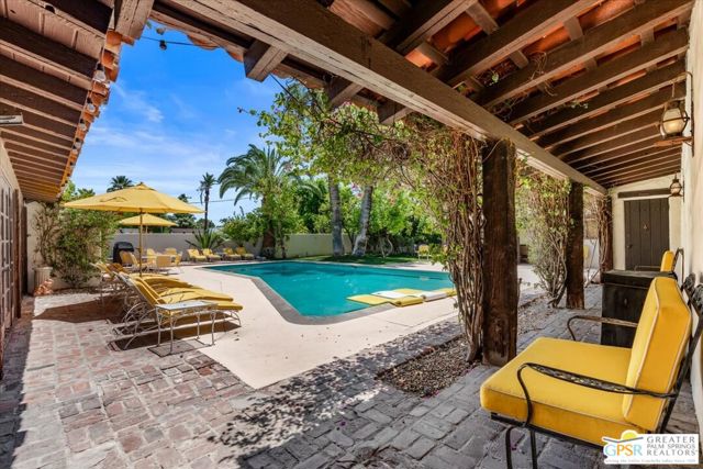 1011 E El Alameda, Palm Springs CA: https://media.crmls.org/mediaz/5ca2a580-4f32-48fb-8fa4-567753b97304.jpg