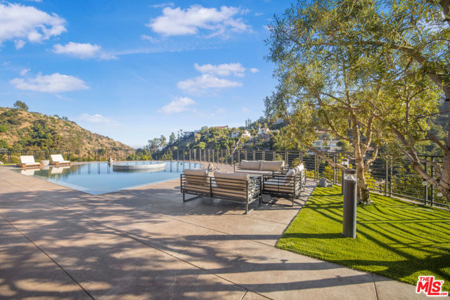 2501 Zorada Drive, Los Angeles CA: https://media.crmls.org/mediaz/5ca37ebb-7da9-430e-80eb-d9e19f3b6ab3.jpg