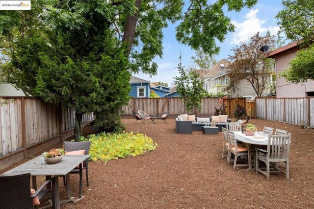 1814 Carleton ST, Berkeley CA: https://media.crmls.org/mediaz/5ca38160-7081-4a8d-8538-be0081f7d001.jpg
