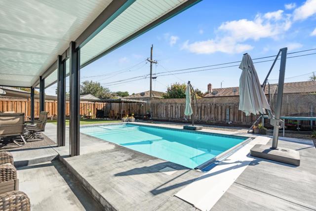 1231 Westward Drive, Hollister CA: https://media.crmls.org/mediaz/5ca3e08b-9be2-4ccc-8449-e7e48af379a7.jpg