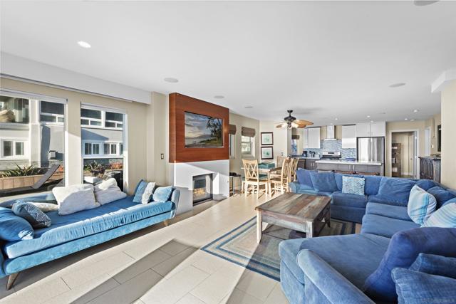 2965 Ocean Front Walk, San Diego CA: https://media.crmls.org/mediaz/5ca3f30d-1f5a-4c94-8fcb-8267e74156aa.jpg