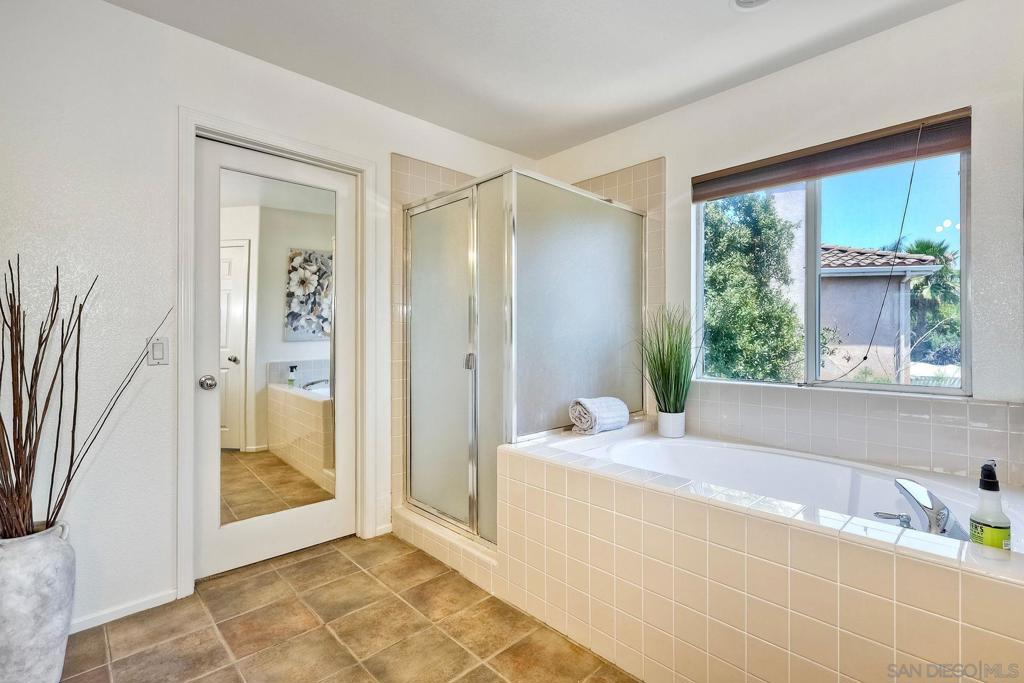 MLS #250036045SD img 24