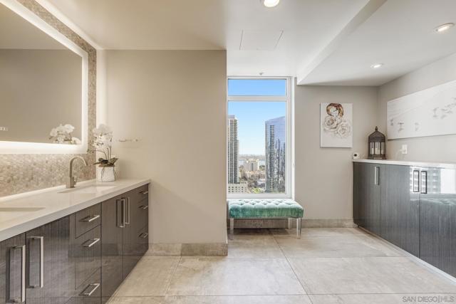 1262 Kettner Blvd, San Diego CA: https://media.crmls.org/mediaz/5ca40d91-a90c-4bfd-bba2-4fbe77de44a2.jpg