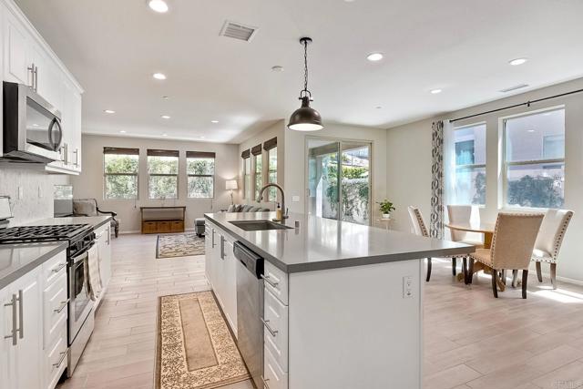 Detail Gallery Image 16 of 39 For 678 Gemstone Dr, San Marcos,  CA 92078 - 4 Beds | 3 Baths