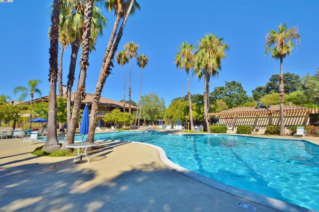 320 N Civic Dr, Walnut Creek CA: https://media.crmls.org/mediaz/5ca468f5-eea7-4ddd-9482-132f45dae258.jpg
