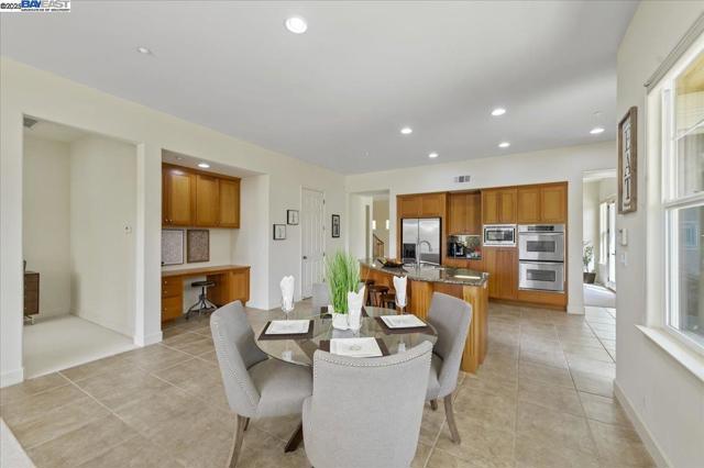 3043 Picholine Dr, Livermore CA: https://media.crmls.org/mediaz/5ca4bdc5-0527-44a4-85ca-ceb9313419c1.jpg