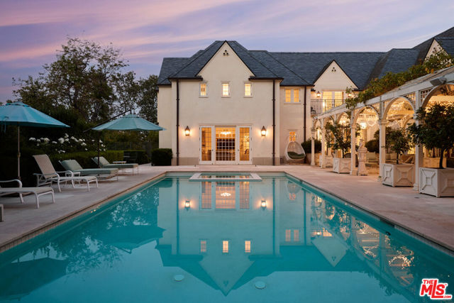10301 Strathmore Drive, Los Angeles CA: https://media.crmls.org/mediaz/5ca5040f-471b-43dd-bbae-2f1b79a825db.jpg