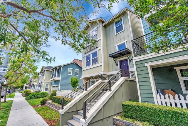 4432 Hyde Cmn, Fremont CA: https://media.crmls.org/mediaz/5ca5f715-846b-4375-b7fb-a0d76fc56b48.jpg