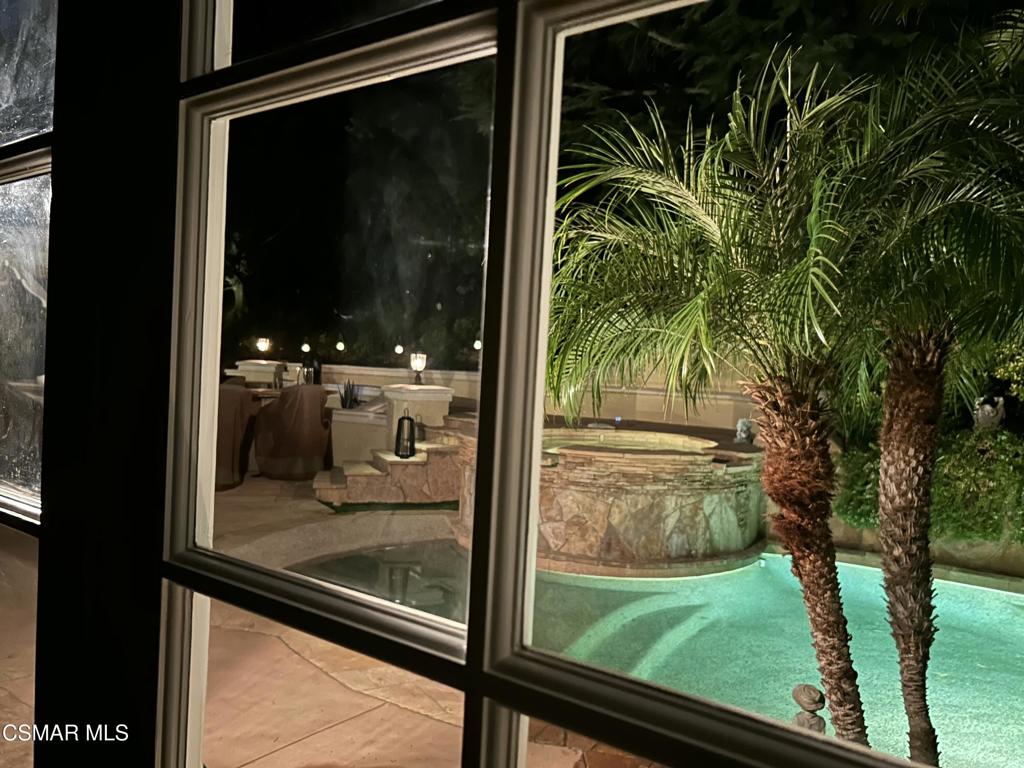 https://media.crmls.org/mediaz/5ca5fc24-4d9a-470b-852c-8b5c3248de20.jpg?preset=X-Large