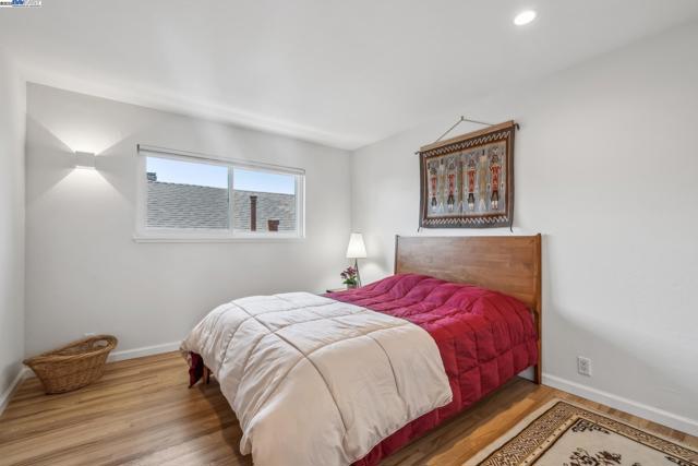 1233 Broadway, Alameda CA: https://media.crmls.org/mediaz/5ca652ed-b1ab-4af1-ad0e-6d8c516228cd.jpg