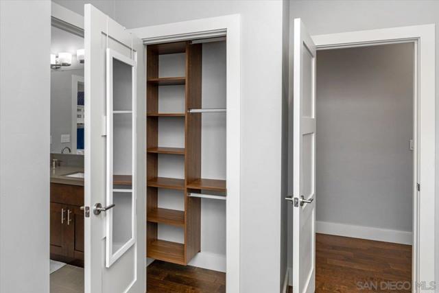 6411 Dowling Dr, La Jolla CA: https://media.crmls.org/mediaz/5ca6a247-6500-46d2-b541-8be32f47f4eb.jpg