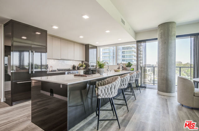 525 Olive Street, San Diego CA: https://media.crmls.org/mediaz/5ca6f83c-37ae-4125-b97e-13fba03a6f13.jpg