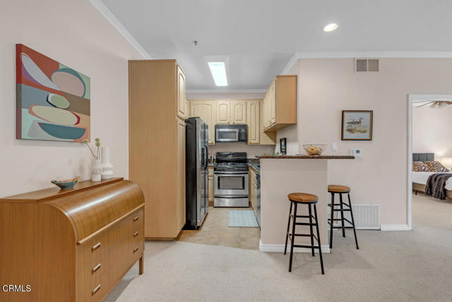 300 N El Molino Avenue, Pasadena CA: https://media.crmls.org/mediaz/5ca7949e-497c-4a73-8ea4-66d894a5a2b7.jpg