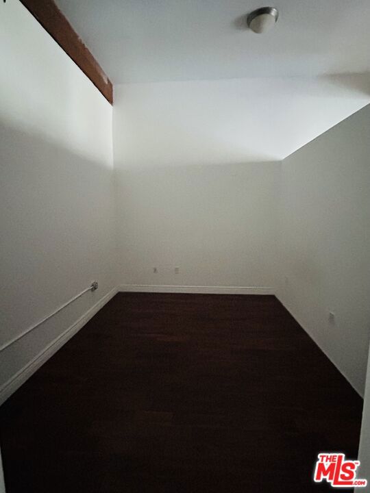 652 Mateo Street, Los Angeles CA: https://media.crmls.org/mediaz/5ca79d3c-ea73-49b6-9b53-7d8d447eb141.jpg
