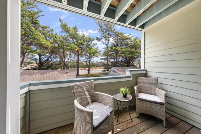 160 Troon Way, Half Moon Bay CA: https://media.crmls.org/mediaz/5ca7a8f0-2db0-48a2-a4dc-90d090b49287.jpg