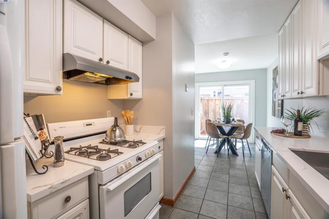 325 San Miguel Ct, Milpitas CA: https://media.crmls.org/mediaz/5ca7aaf3-638a-4b61-84fb-50e810fd78e4.jpg