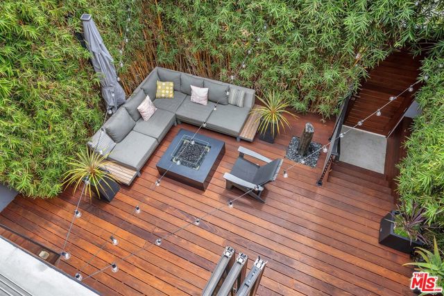 749 Oxford Ave Avenue, Venice CA: https://media.crmls.org/mediaz/5ca7b4bb-5354-467a-b7da-8b994a117130.jpg