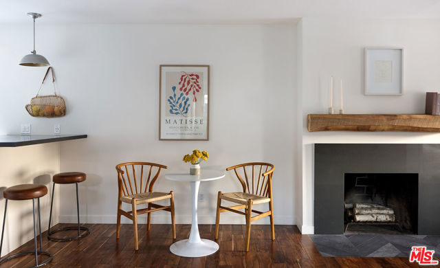 2432 Cloy Avenue, Venice CA: https://media.crmls.org/mediaz/5ca7cb59-71f4-46b6-b5d7-0143a9aaf12e.jpg