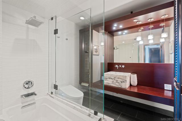 1710 Avenida Del Mundo, Coronado CA: https://media.crmls.org/mediaz/5ca8338d-7db4-41b7-90d5-a5cd4d8d51ef.jpg