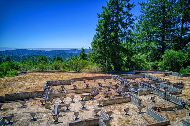 1374 Weston Ridge Road, Scotts Valley CA: https://media.crmls.org/mediaz/5ca864b9-c57a-4da0-87f0-369953d56089.jpg