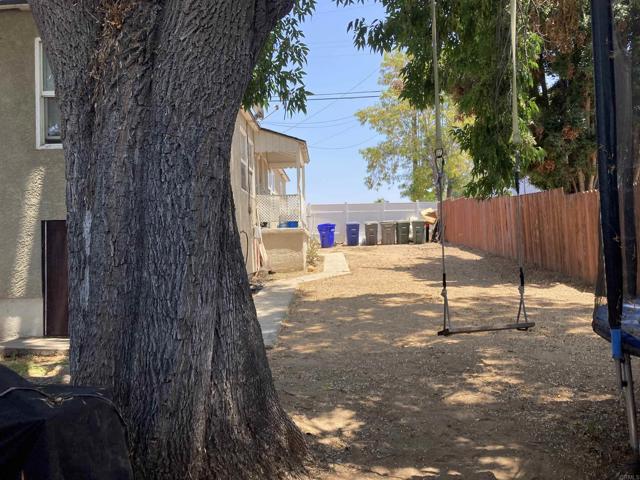 1916 1918 Skyline Drive, Lemon Grove CA: https://media.crmls.org/mediaz/5ca89f7e-ebd4-4951-9126-a8bf74f7517f.jpg