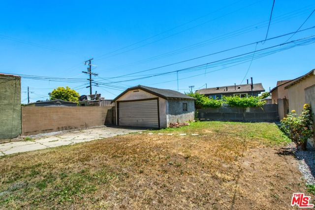 604 W 106th Street, Los Angeles CA: https://media.crmls.org/mediaz/5ca90cd0-70cc-4dbe-97fb-cd1d0d4f8f6a.jpg