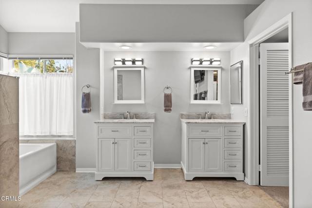 2106 Fox Den Court, Oxnard CA: https://media.crmls.org/mediaz/5ca91292-3600-4dfb-9f96-b7fcdf7b3497.jpg